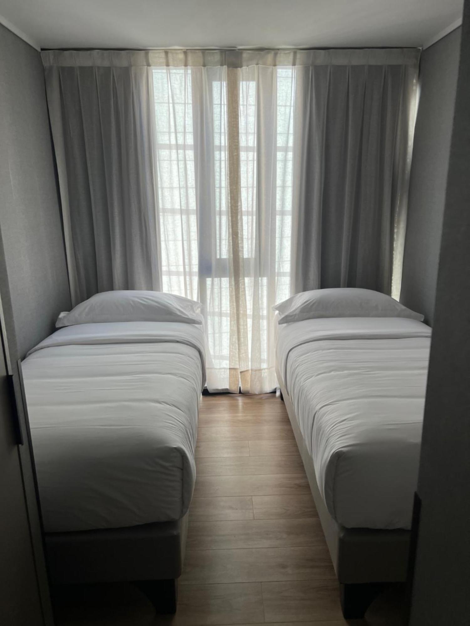 One Manquehue Aparthotel Santiago del Cile Esterno foto